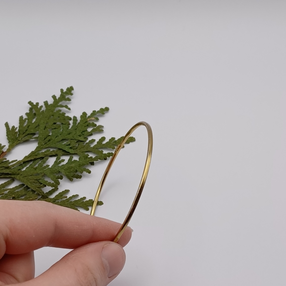 ✨️Gold tone round wire bangle 🍀3 for $15 - - Picture 3 of 3